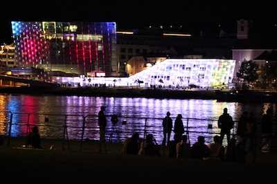 Ars Electronica Center bei Nacht